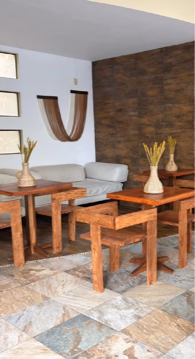 Reunión en la playa al atardecer